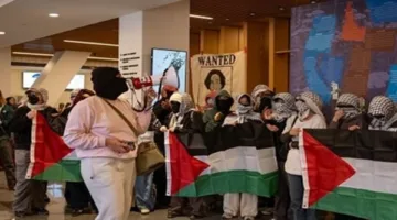 محتجون مؤيدون لفلسطين يشتبكون مع الأمن الجامعي داخل مكتبة جامعة كولومبيا