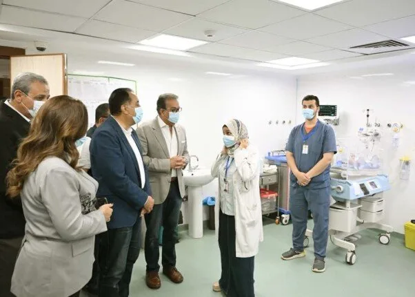 رئيس الوزراء يتفقد مُستشفى محلة مرحوم التخصصي ومشروع تغطية المصرف المواجه لها رئيس الوزراء يتفقد مُستشفى محلة مرحوم التخصصي ومشروع تغطية المصرف المواجه لها