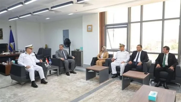 محافظ دمياط يستقبل مدير القيادات الأمنية والتنفيذية إيذانًا ببدء الاحتفالات بالعيد القومى محافظ دمياط يستقبل مدير القيادات الأمنية والتنفيذية إيذانًا ببدء الاحتفالات بالعيد القومى