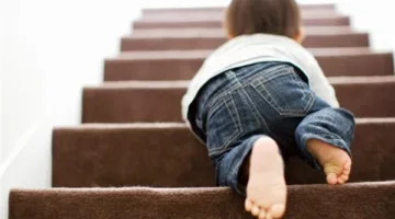 العلماء يكتشفون أخيرًا.. سبب تأخر المشي عند الأطفال