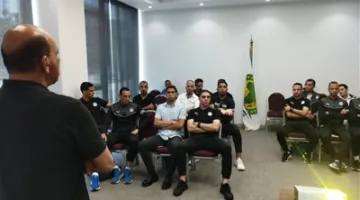 بالصور.. اجتماع لحكام الـ VAR  لمراجعة الأداء وتحسين سرعة القرارات التحكيمية