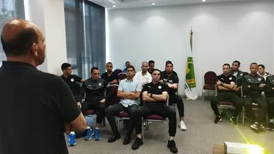 بالصور.. اجتماع لحكام الـ VAR لمراجعة الأداء وتحسين سرعة القرارات التحكيمية بالصور.. اجتماع لحكام الـ VAR لمراجعة الأداء وتحسين سرعة القرارات التحكيمية