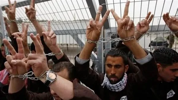 الاحتلال الإسرائيلي يفرج عن 11 معتقلا فلسطينيا من قطاع غزة الاحتلال الإسرائيلي يفرج عن 11 معتقلا فلسطينيا من قطاع غزة
