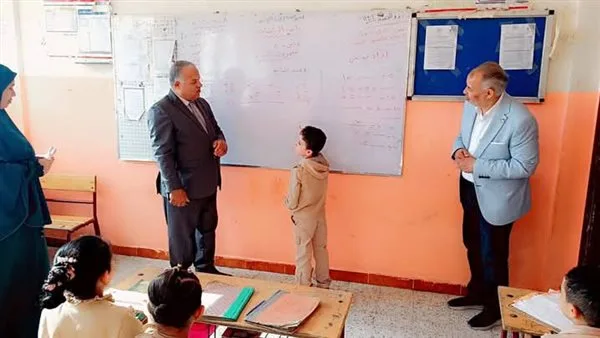 مدير «تعليم الفيوم»: إحالة مدير مدرسة للتحقيق خلال جولة مفاجئة لمدارس إبشواى مدير «تعليم الفيوم»: إحالة مدير مدرسة للتحقيق خلال جولة مفاجئة لمدارس إبشواى