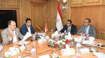 محافظ قنا يلتقي نواب البرلمان لبحث ملفات التنمية وتعزيز التعاون المشترك