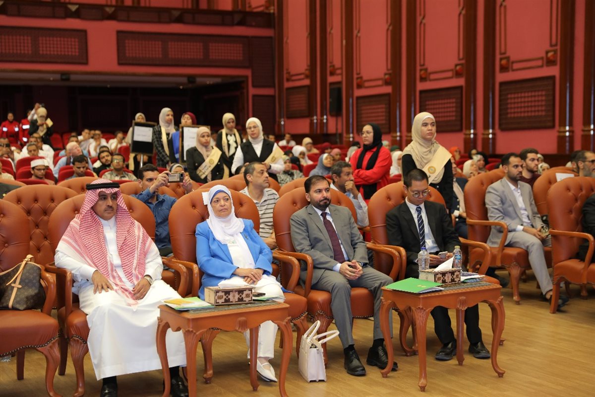 رئيس جامعة الأزهر ووزير الأوقاف ورئيس المجلس القومي للمرأة يفتتحون مؤتمر المرأة