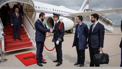 رسائل سياسية أم بروتوكول|سجادة حمراء قصيرة خلال استقبال الشرع في فرنسا تثير الجدل.. ما القصة؟ رسائل سياسية أم بروتوكول|سجادة حمراء قصيرة خلال استقبال الشرع في فرنسا تثير الجدل.. ما القصة؟