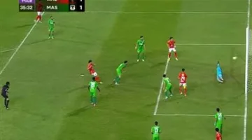 الدوري المصري الممتاز: إمام عاشور يسجل الهدف الأول للأهلي في مرمى المصري البورسعيدي في الدقيقة 35