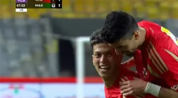 الدوري المصري الممتاز: طاهر محمد طاهر يسجل الهدف الثاني للأهلي في مرمى المصري البورسعيدي في الدقيقة 48
