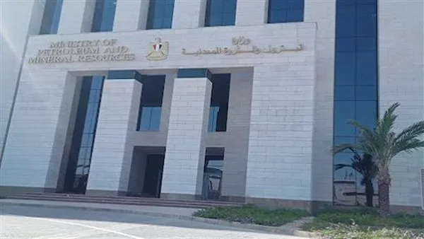 دعوى قضائية تطالب بإقالة وزير البترول ورئيس الهيئة بسبب تراجع الإنتاج وسوء الإدارة دعوى قضائية تطالب بإقالة وزير البترول ورئيس الهيئة بسبب تراجع الإنتاج وسوء الإدارة