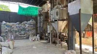 ضبط مصنع لإنتاج أعلاف مغشوشة بالقليوبية والتحفظ 56 طن مواد مجهولة المصدر ضبط مصنع لإنتاج أعلاف مغشوشة بالقليوبية والتحفظ 56 طن مواد مجهولة المصدر