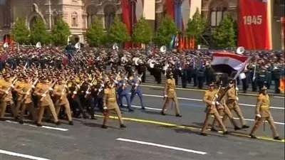 رفع العلم المصري في العرض العسكري بمناسبة عيد النصر بموسكو رفع العلم المصري في العرض العسكري بمناسبة عيد النصر بموسكو