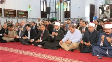 وزير الأوقاف ومحافظ الشرقية يؤديان صلاة الجمعة بمسجد الدكتور عبد الحليم محمود شيخ الأزهر الأسبق