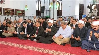 وزير الأوقاف ومحافظ الشرقية يؤديان صلاة الجمعة بمسجد الدكتور عبد الحليم محمود شيخ الأزهر الأسبق وزير الأوقاف ومحافظ الشرقية يؤديان صلاة الجمعة بمسجد الدكتور عبد الحليم محمود شيخ الأزهر الأسبق