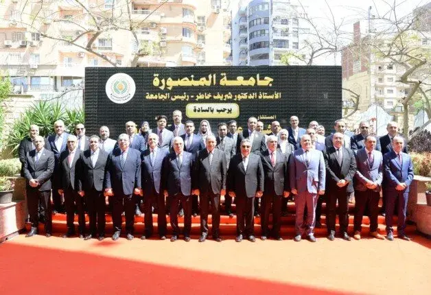 منح الدكتوراه الفخرية للنائب العام من جامعة المنصورة تقديرًا لإسهاماته في دعم العدالة منح الدكتوراه الفخرية للنائب العام من جامعة المنصورة تقديرًا لإسهاماته في دعم العدالة