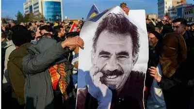 نهاية حقبة الأسلحة: حزب العمال الكردستاني يعلن تفكيك نفسه وإيران تعبر عن ترحيبها بهذا القرار