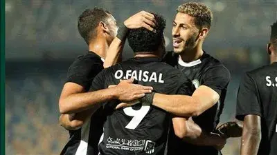 هدية الموسم: البنك الأهلي يُسقط بيراميدز برباعية في الدوري المصري الممتاز ويمنح القمة للأهلي هدية الموسم: البنك الأهلي يُسقط بيراميدز برباعية في الدوري المصري الممتاز ويمنح القمة للأهلي