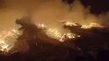 الدفع بكافة الإمكانيات للسيطرة على حريق شونة كتان بالغربية