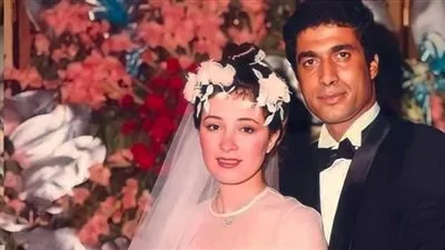 أحمد زكي ويوم الرحيل.. حين حاول «النمر الأسود» أن يلحق بهالة فؤاد من فوق السطح أحمد زكي ويوم الرحيل.. حين حاول «النمر الأسود» أن يلحق بهالة فؤاد من فوق السطح