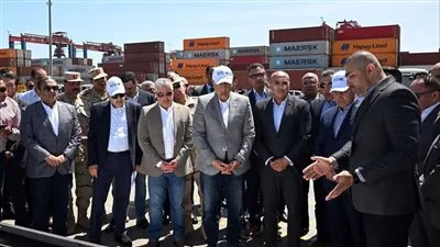 رئيس الوزراء يتفقد المحطة الأكبر في منطقة شرق المتوسط بطاقة استيعابية تبلغ 7 ملايين حاوية رئيس الوزراء يتفقد المحطة الأكبر في منطقة شرق المتوسط بطاقة استيعابية تبلغ 7 ملايين حاوية