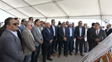 رئيس الوزراء يتفقد محطة دحرجة السيارات RORO