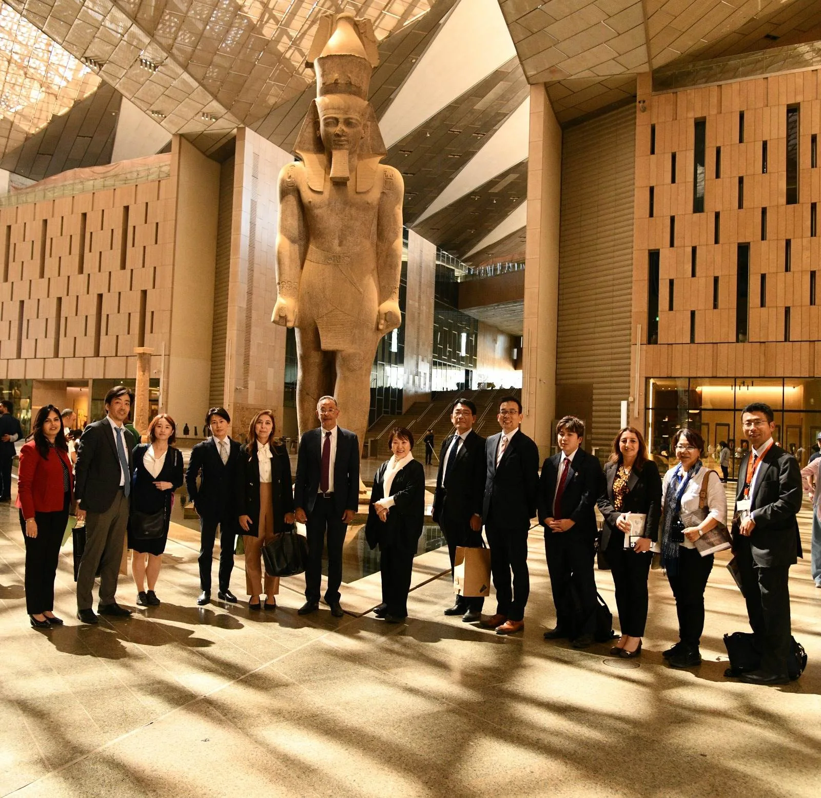 المتحف المصري الكبير يستقبل رئيس جمهورية جزر القمر ووزيرة التعليم والثقافة اليابانية المتحف المصري الكبير يستقبل رئيس جمهورية جزر القمر ووزيرة التعليم والثقافة اليابانية