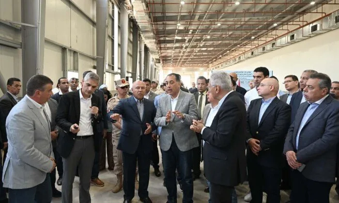 رئيس الوزراء يتفقد مصنع الشركة الوطنية المصرية لصناعات السكك الحديدية «نيرك» رئيس الوزراء يتفقد مصنع الشركة الوطنية المصرية لصناعات السكك الحديدية «نيرك»