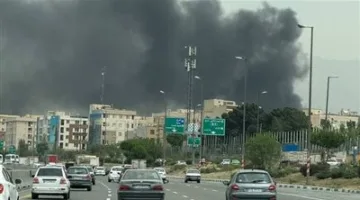 حريق هائل يلتهم مصنع بلاستيك بالمنطقة الصناعية بأكتوبر ويمتد إلى مخزن ومسجد مجاور
