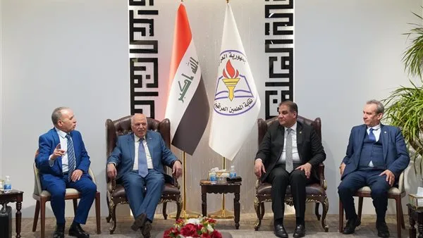 استقبال حافل لنقيب المعلمين في العراق لحضور اجتماع اتحاد المعلمين العرب ببغداد استقبال حافل لنقيب المعلمين في العراق لحضور اجتماع اتحاد المعلمين العرب ببغداد