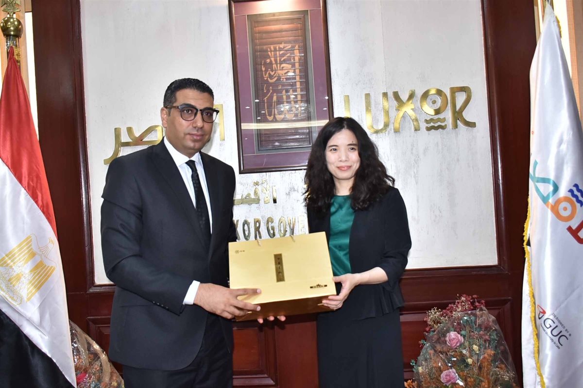 نائب محافظ الأقصر يستقبل وفدا صينيا 