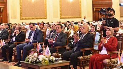 وزير الصحة يثمن جهود فرق التمريض.. ويؤكد: ذراع أساسي للمنظومة الطبية وزير الصحة يثمن جهود فرق التمريض.. ويؤكد: ذراع أساسي للمنظومة الطبية