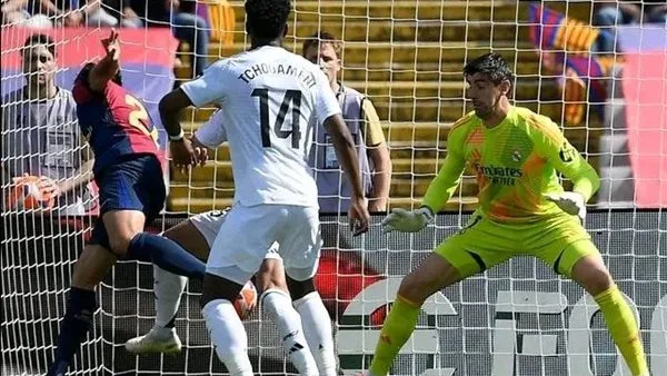 برشلونة يلامس الليجا الإسباني بعد الفوز على ريال مدريد في مباراة مجنونة برشلونة يلامس الليجا الإسباني بعد الفوز على ريال مدريد في مباراة مجنونة