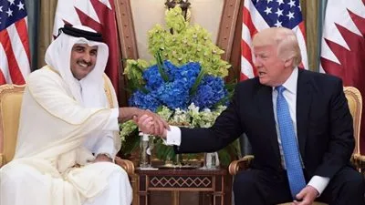 ترامب يثير الجدل مرة أخرى: هدية فاخرة من قطر، صفقة تجارية مع الصين، وزيارة قريبة للخليج. ترامب يثير الجدل مرة أخرى: هدية فاخرة من قطر، صفقة تجارية مع الصين، وزيارة قريبة للخليج.