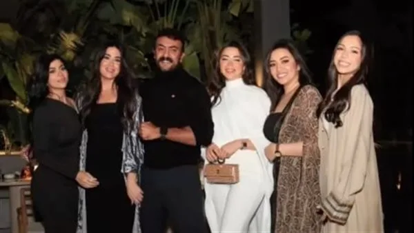 أبطال فهد البطل والعروس المنتظرة: شائعات تحيط بأحمد العوضي بعد الانفصال. أبطال فهد البطل والعروس المنتظرة: شائعات تحيط بأحمد العوضي بعد الانفصال.