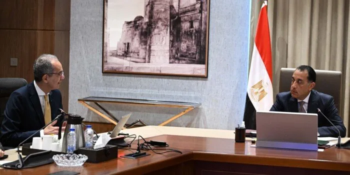 بتوجيهات من الرئاسة.. الحكومة تتباحث حول اعتماد تقنية الجيل الخامس 5G بتوجيهات من الرئاسة.. الحكومة تتباحث حول اعتماد تقنية الجيل الخامس 5G