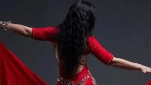 مفاجأة من المختبر الكيميائي حول اعتقال راقصة معروفة بتهمة حيازة مخدر الماريجوانا في الشاي