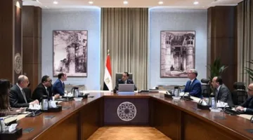 رئيس الوزراء يراقب مساعي الحكومة لتحويل السيارات لاستخدام الغاز الطبيعي