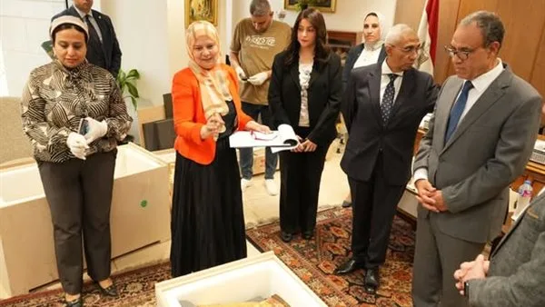 وزارة الخارجية تستعيد 25 قطعة أثرية نادرة مهربة من نيويورك بنجاح وزارة الخارجية تستعيد 25 قطعة أثرية نادرة مهربة من نيويورك بنجاح
