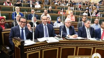 لتحقيق المساواة بين طلاب القطاع الصحي.. المستشار محمود فوزي، وزير الشؤون النيابية والقانونية، يشارك في جلسة التصويت النهائي لمجلس النواب على مشروع قانون يتعلق بممارسة مهنة الصيدلة.