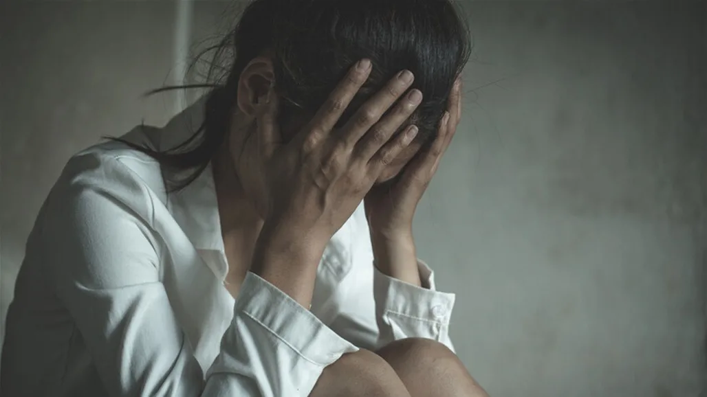 اكتشاف شقيقتين محبوستين في سجن خاص غير نظيف بعد اعتداء والدهما عليهما. اكتشاف شقيقتين محبوستين في سجن خاص غير نظيف بعد اعتداء والدهما عليهما.