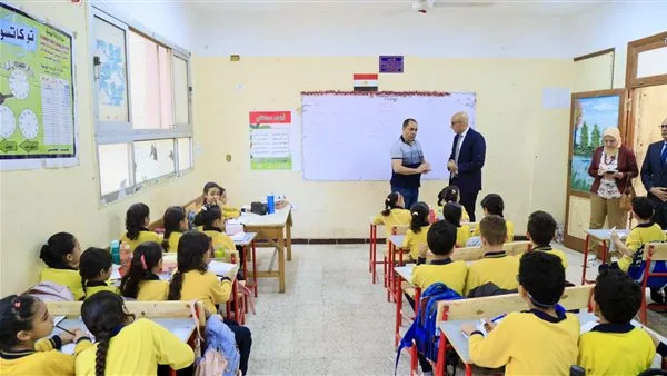 صور: وزير التعليم يقوم بزيارة غير متوقعة لمدارس الحوامدية صور: وزير التعليم يقوم بزيارة غير متوقعة لمدارس الحوامدية