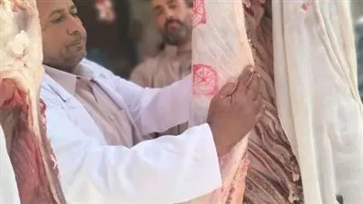 مصادرة 700 كجم من اللحوم والدواجن والكبدة ومنتجات اللحوم غير المطابقة في الشرقية مصادرة 700 كجم من اللحوم والدواجن والكبدة ومنتجات اللحوم غير المطابقة في الشرقية