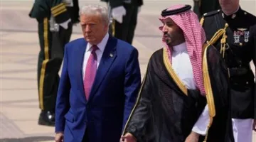 «تحالفات استراتيجية وعقود تجارية كبيرة».. كيف غطت الصحف الأمريكية زيارة ترامب إلى الشرق الأوسط؟