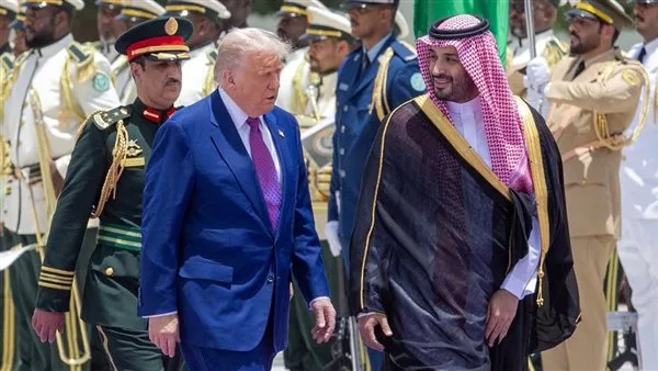 الولايات المتحدة والمملكة العربية السعودية تتوصلان إلى اتفاق لبيع الأسلحة بقيمة 142 مليار دولار الولايات المتحدة والمملكة العربية السعودية تتوصلان إلى اتفاق لبيع الأسلحة بقيمة 142 مليار دولار