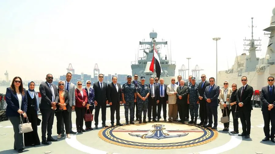 القوات البحرية تستضيف وفدًا من أعضاء النادي البحري للنيابة الإدارية القوات البحرية تستضيف وفدًا من أعضاء النادي البحري للنيابة الإدارية