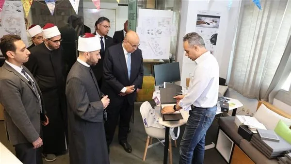 وزير الأوقاف: نسعى لتطوير إنسان يتمتع بالذكاء والعبقرية والطموح والتفاؤل. وزير الأوقاف: نسعى لتطوير إنسان يتمتع بالذكاء والعبقرية والطموح والتفاؤل.