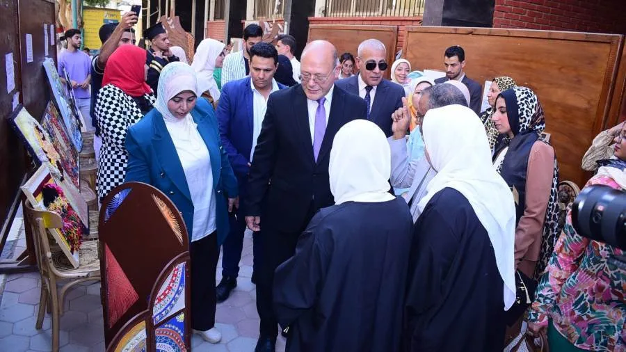لوحات فنية ومعجنات صحية في مشاريع تخرج قسم التربية الفنية لوحات فنية ومعجنات صحية في مشاريع تخرج قسم التربية الفنية