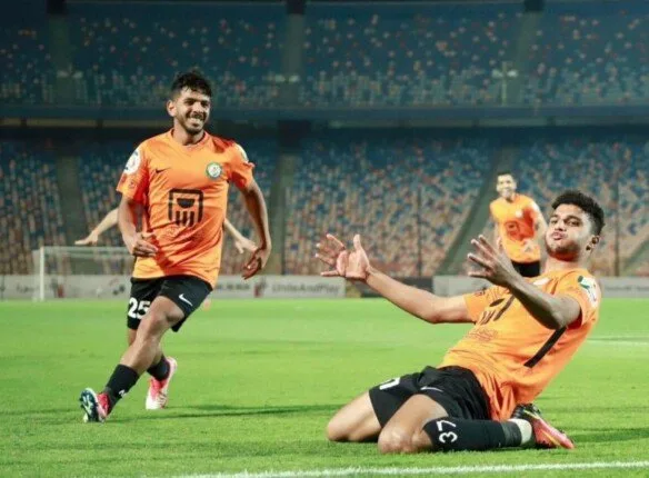 أسامة فيصل يقود فريق البنك الأهلي في مباراة ضد حرس الحدود بالدوري. أسامة فيصل يقود فريق البنك الأهلي في مباراة ضد حرس الحدود بالدوري.