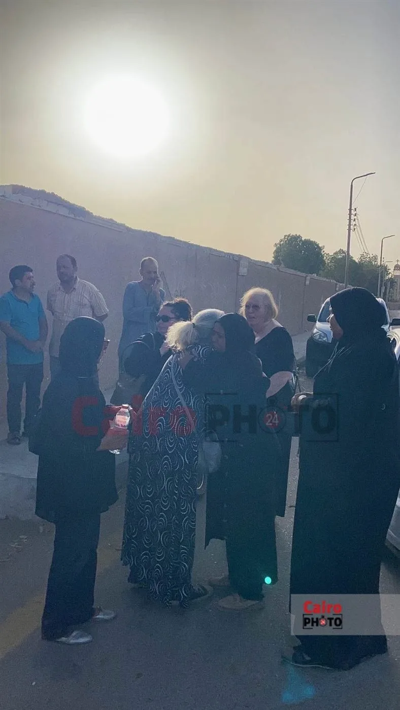 الأقصر تودع المحبوبة الإنجليزية تيريزا كلارك وفق وصيتها، حيث دفنت في ترابها | صور الأقصر تودع المحبوبة الإنجليزية تيريزا كلارك وفق وصيتها، حيث دفنت في ترابها | صور