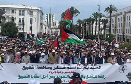 الجبهة المغربية تنظم مسيرة وطنية في الدار البيضاء احتجاجًا على التطبيع ومطالبة بوقف رسو سفن ‘مايرسك’ الجبهة المغربية تنظم مسيرة وطنية في الدار البيضاء احتجاجًا على التطبيع ومطالبة بوقف رسو سفن ‘مايرسك’